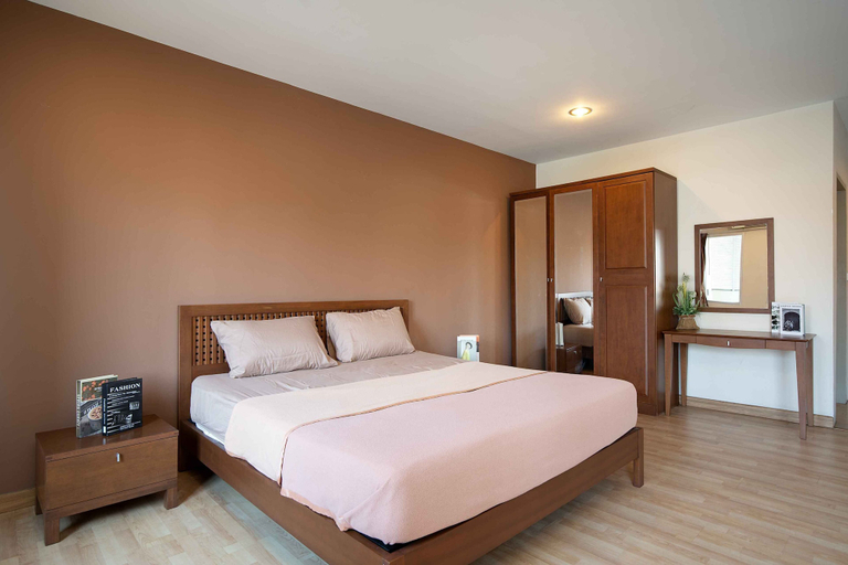 Others 5, 181 Ekkamai Apartment, Wattana