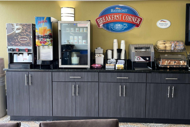 Food & Drinks 5, Baymont By Wyndham Addison, Dupage