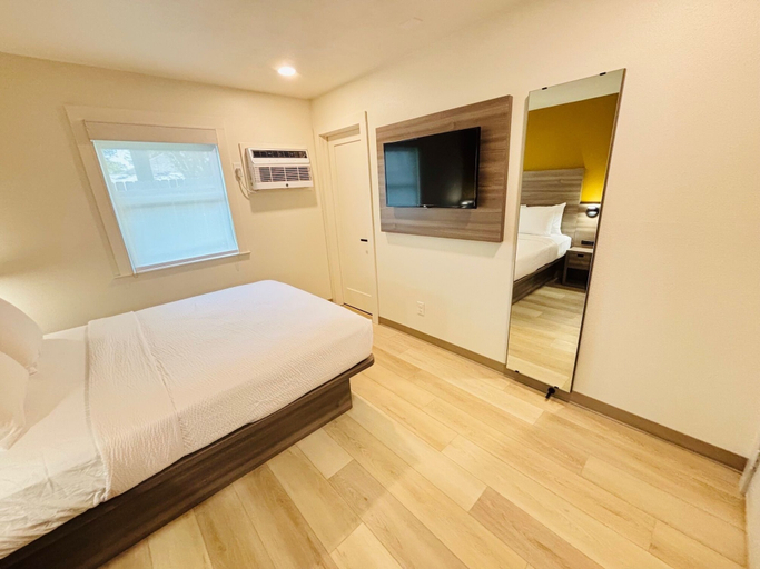 Bedroom 2, The Depot Hotel, Williamson