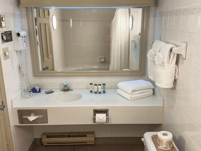 Bathroom 4, Inn on the Lake, Halifax