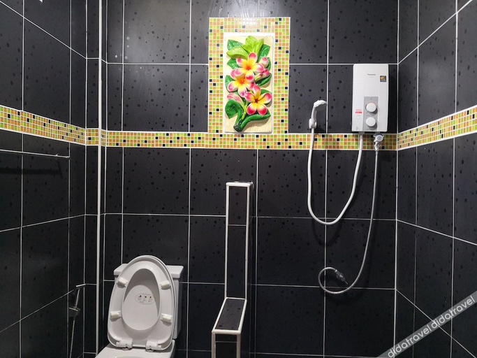 Bathroom 5, Banmai Resort, Maha Rat