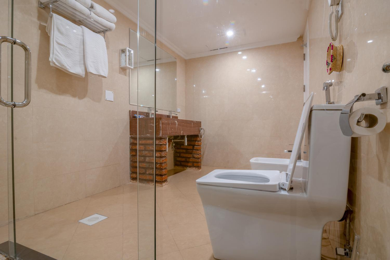 Bathroom 5, Suites at The Grand Palace Hotel, Addis Abeba