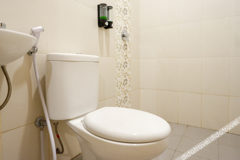 Bathroom, RedDoorz near Exit Tol Banyumanik 2, Semarang