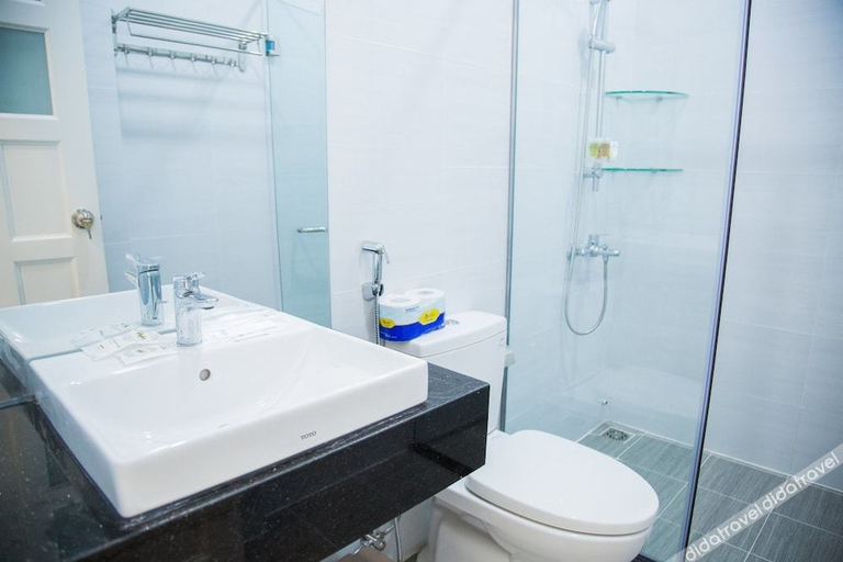 Bathroom 3, Melow Riverview Apartment, District 2