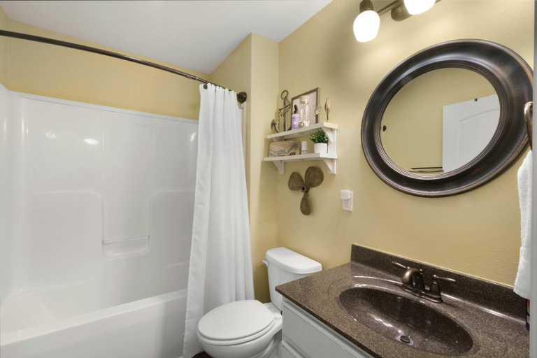 Bathroom 4, Our Happy Place #2, La Salle