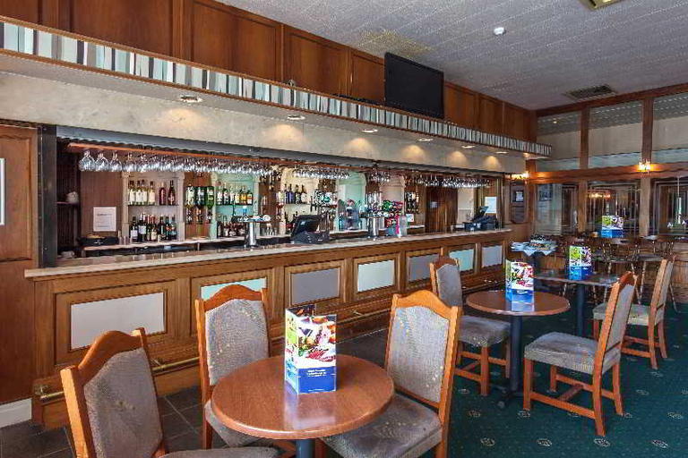 Food & Drinks 5, Russ Hill Hotel, Surrey