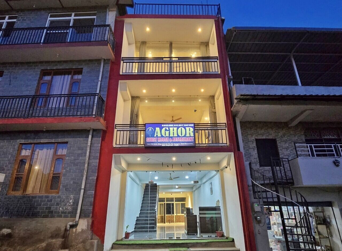 Exterior & Views