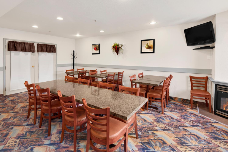 Food & Drinks 5, Super 8 By Wyndham Swift Current, Division No. 8