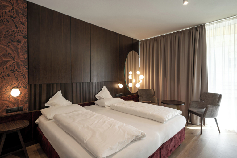Bedroom 3, Dominik Alpine City Wellness Hotel, Bolzano