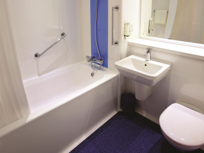 Bathroom 4, Travelodge Shrewsbury Battlefield, Shropshire
