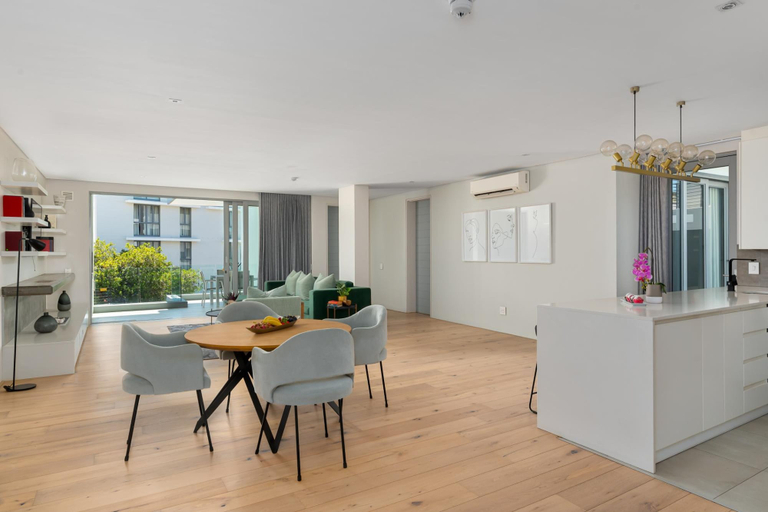 Room 2, Modern 2bed Apt in Green Point Cape Town Nobelium, City of Cape Town