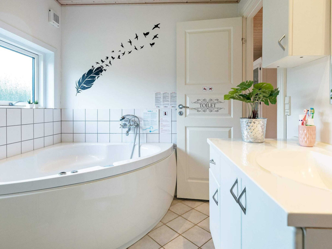 Spa treatment 3, 9 Person Holiday Home in Humble, Langeland
