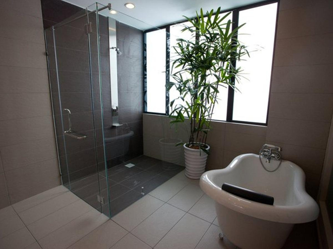 Bathroom 5, Pinetree Hotel Batu Pahat, Batu Pahat