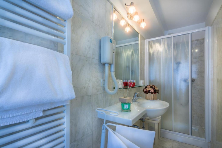 Bathroom 4, Palazzo Marcello Hotel al Sole, Venezia
