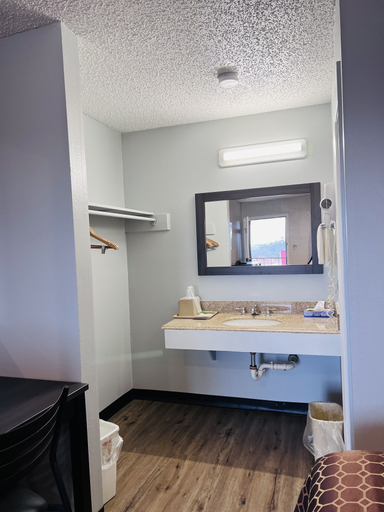Bathroom 3, Coachway Inn, Caldwell