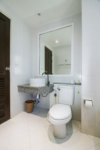 Bathroom 3, Natural Beach Hotel Pattaya, Pattaya