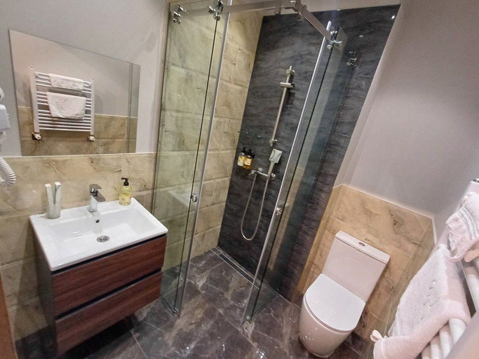 Bathroom 3, Old Avenue Hotel