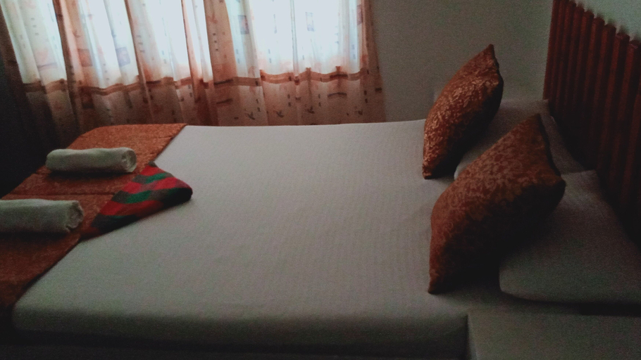 Bedroom 3, Hotel Lakeside, N. Palatha East