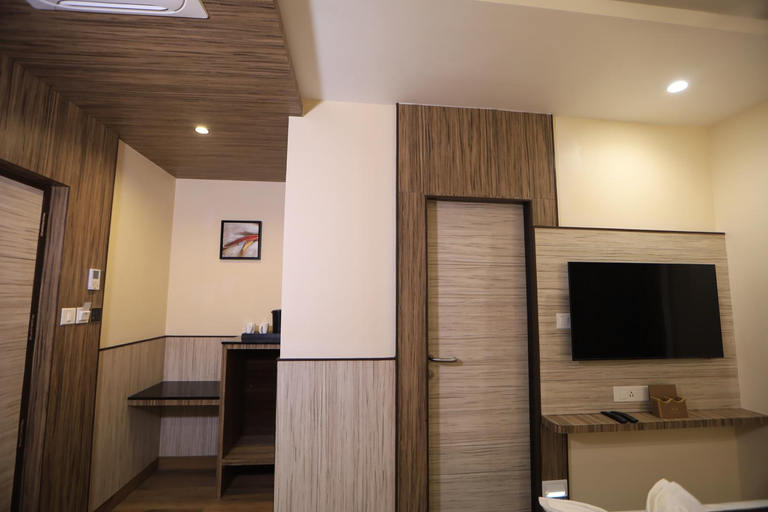 Others 5, Kings Bury Inn, Thanjavur