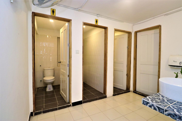 Bathroom 10