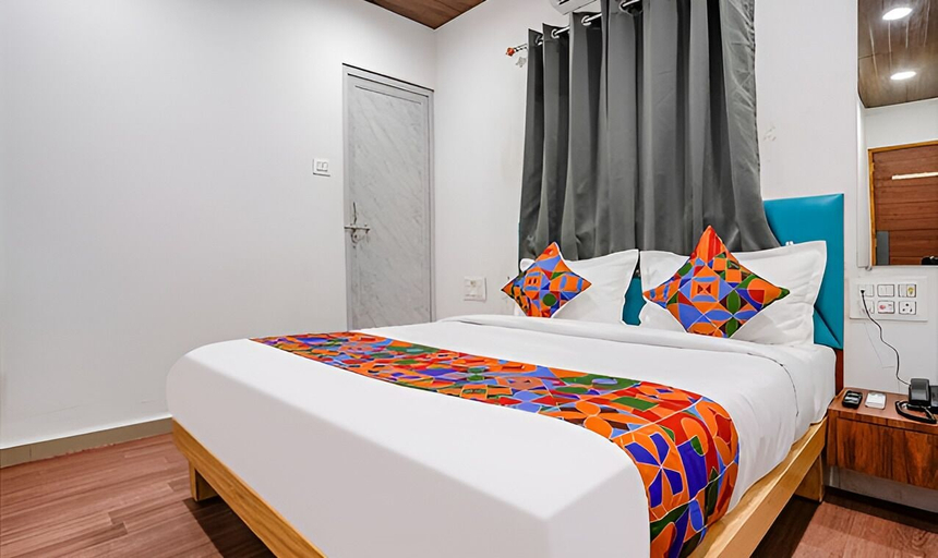 Bedroom 5, Hotel Silk, Surat