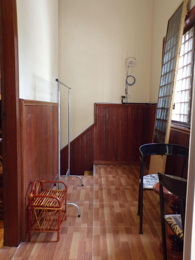Others 5, Dimocrata, Phnom Penh