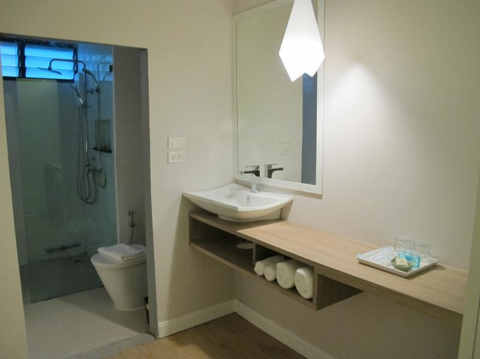 Bathroom 4, The Bed Hatyai, Hat Yai