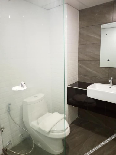Bathroom 5, Grand Sattahip Hotel, Sattahip