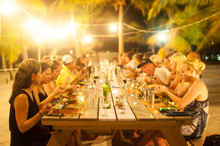 Food & Drinks 3, Thatch Caye, a Muy'Ono Resort