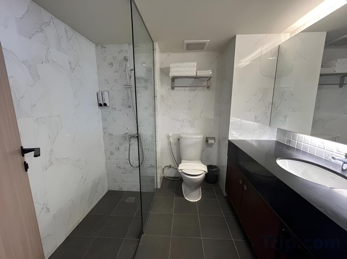 Bathroom 4, The One Hotel Bay Breeze Pattaya, Pattaya