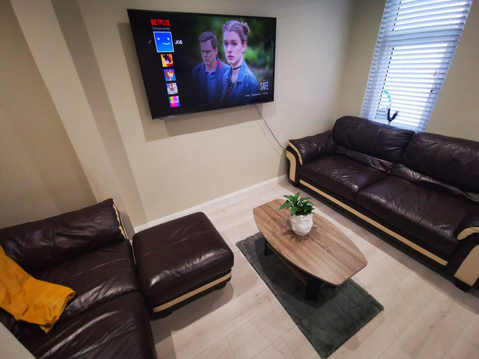 Others 5, 4BR Modern Botanic House, Belfast