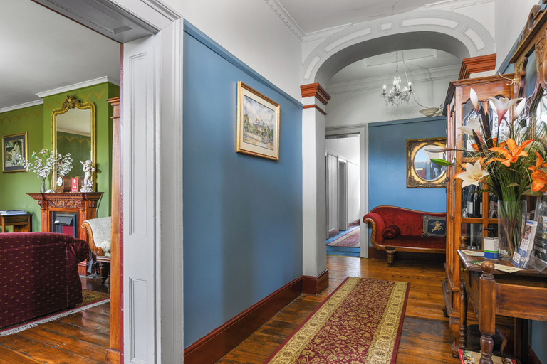 Others 5, The Lodge on Elizabeth, Hobart