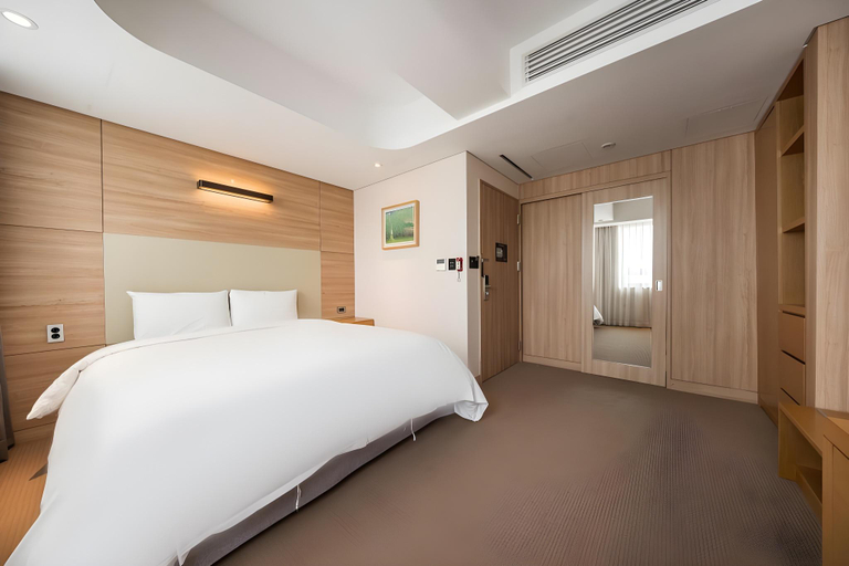 Bedroom 12