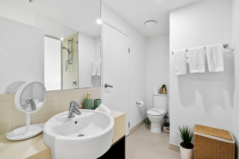 Bathroom, Coastal Harbour Lights -pool Gym Prime Location, Cairns