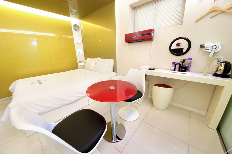 Bathroom 4, Konkun University Theme, Gwang-jin