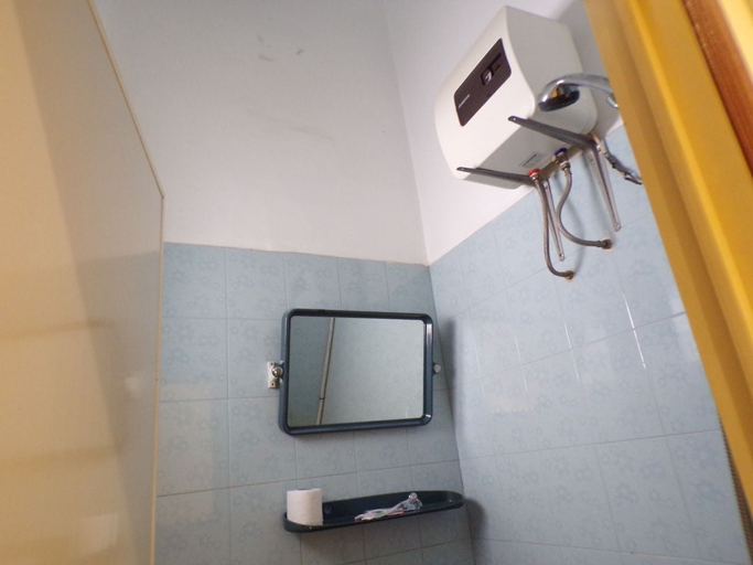 Bathroom, Dimocrata, Phnom Penh