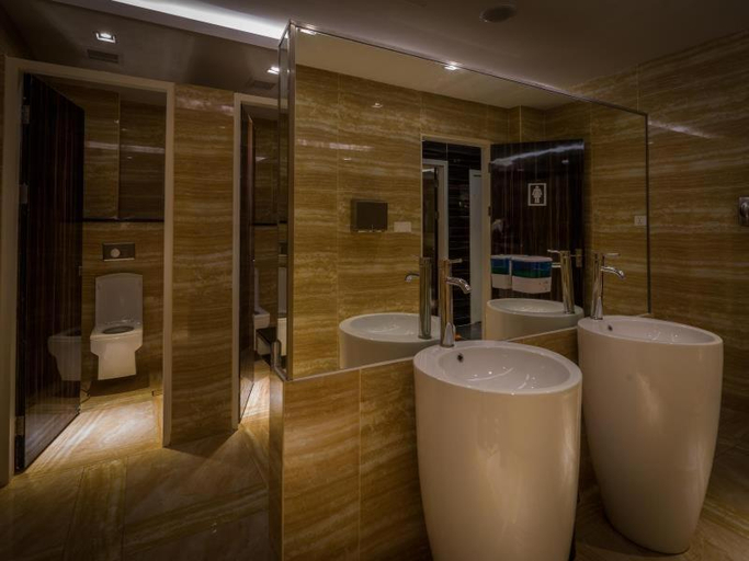 Bathroom 4, Wiwo Hotel, Bintulu