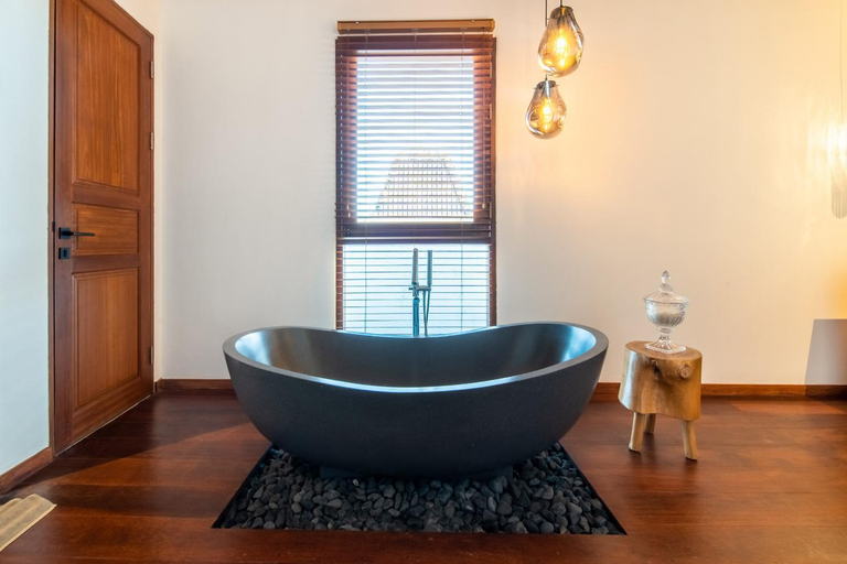 Bathroom 1, Anam Loft 4 Canggu, Badung