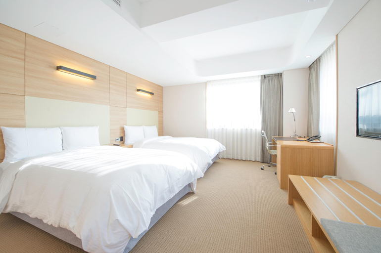 Bedroom 13