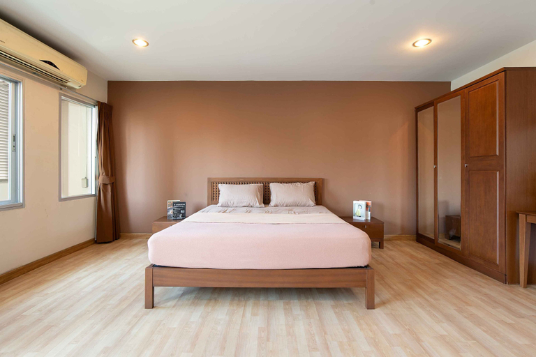 Others 5, 181 Ekkamai Apartment, Wattana