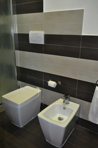 Bathroom 5, Villa Cerniglia, Palermo