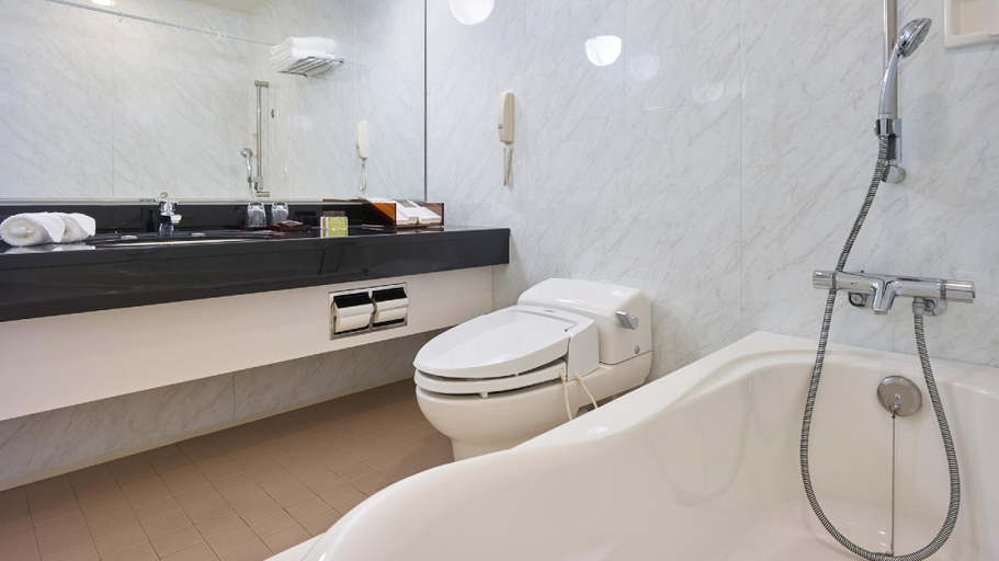 Bathroom 25
