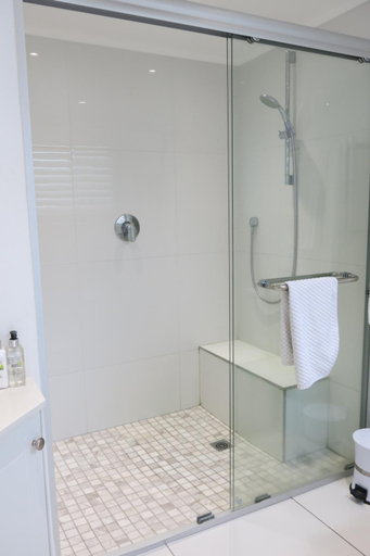 Others 5, Oakvale Lodge, City of Cape Town