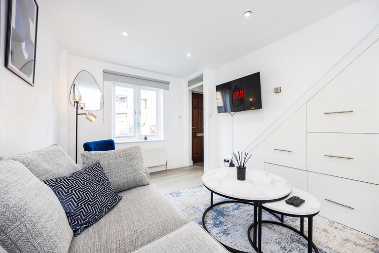 Others 5, 2br- Smart Tvs- Fast Wifi, Free Parking & Sofa Bed, London