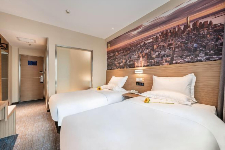 Bedroom 3, Super 8 Collection Hotel (Lanzhou Railway Station Hongxingxiang Subway Station), Lanzhou