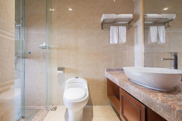 Bathroom 4, Jun Yi Kai Di Hotel (Shenzhen International Convention and Exhibition Center), Shenzhen
