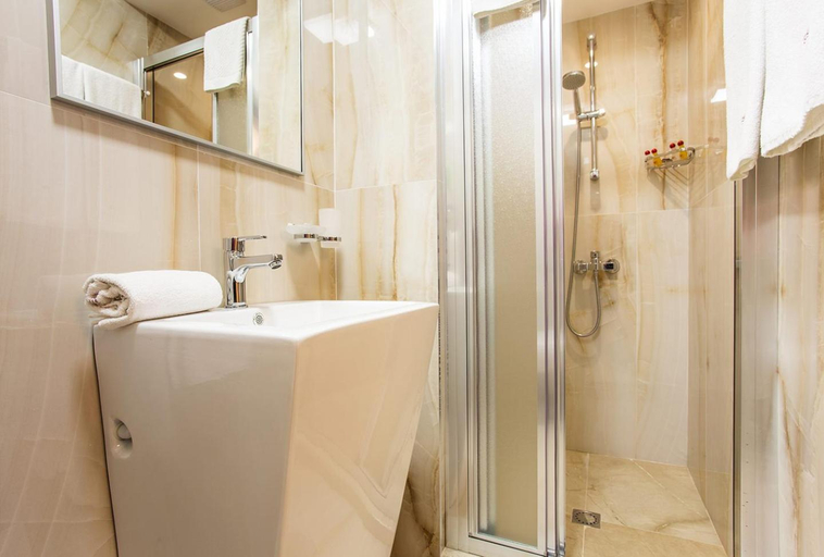 Bathroom 3, Sofia Place Hotel, Stolichna