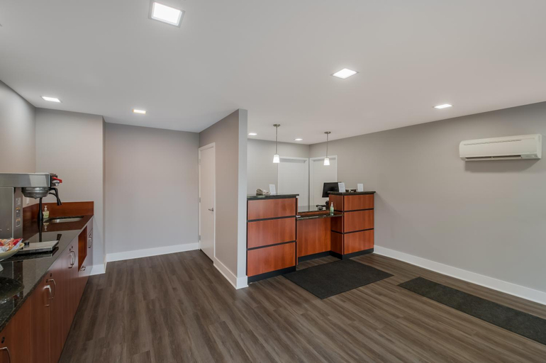 Public Area 2, Americas Best Value Inn Farmington, Ontario