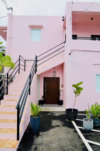 Exterior & Views 2, Room 3: Vibrant Walkable Hub in Santurce