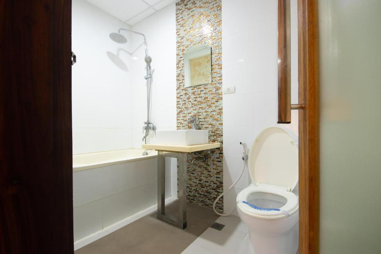 Bathroom 4, Dreamworld Araneta Cubao, Quezon City